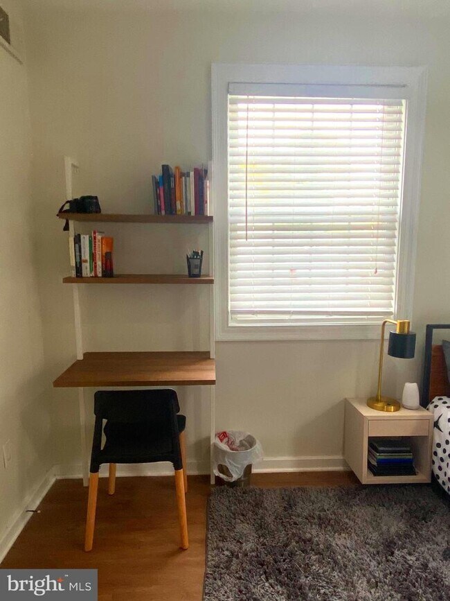 Building Photo - 903 S Frederick St