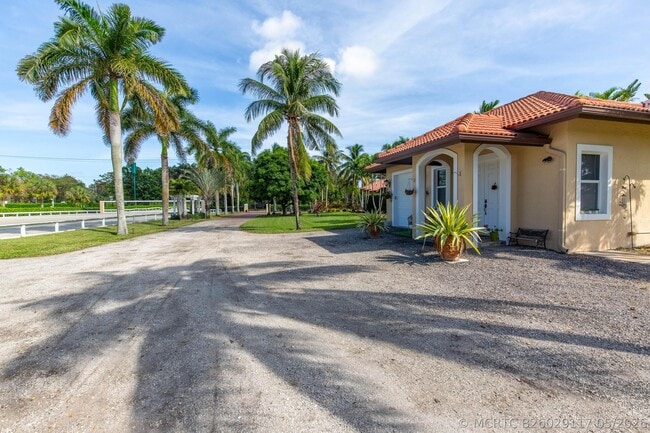 Building Photo - 14943 Paddock Dr