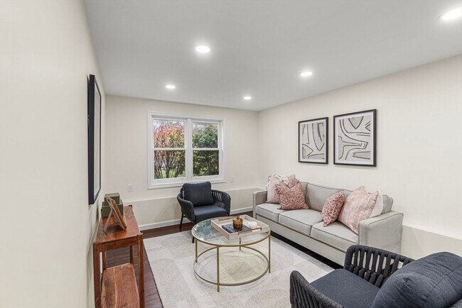 Building Photo - 7 Old North Rd