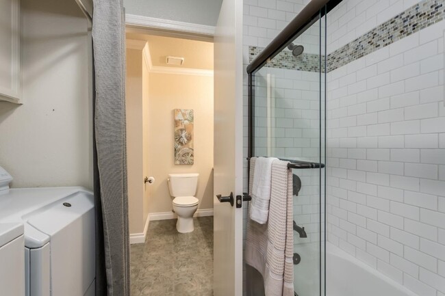 washer and dryer - 1014 La Terrace Cir