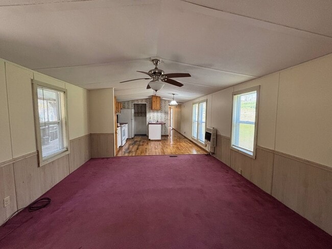 Building Photo - Get it while it's here!