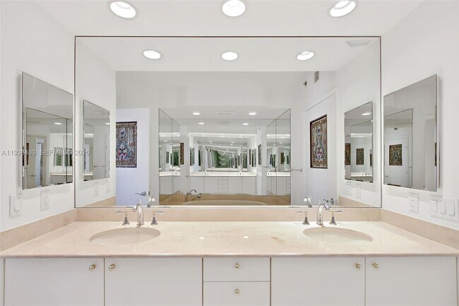 Building Photo - 799 Crandon Blvd