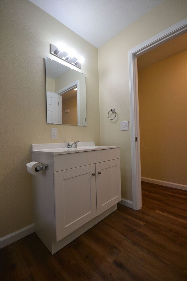 Building Photo - Lockwood Duplex