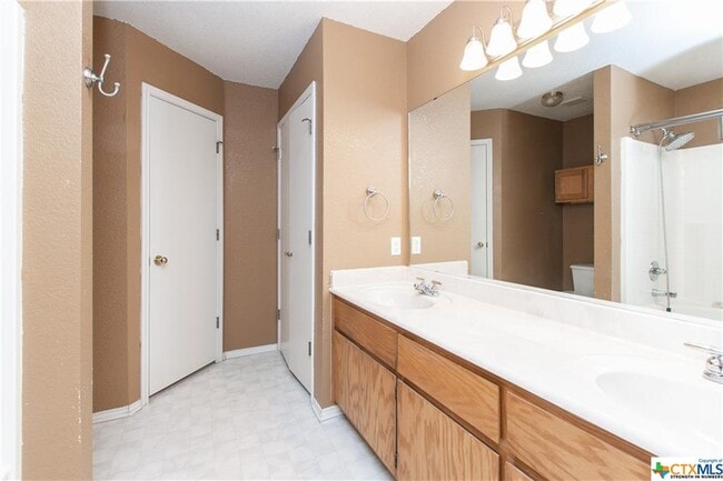 Building Photo - 3407 Solomon Dr