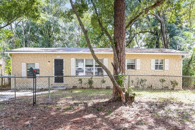 Building Photo - 2434 Quail Ave