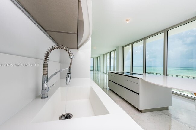 Building Photo - 16901 Collins Ave