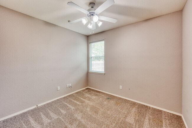 Building Photo - 2617 Bissonet Dr