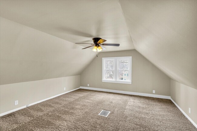 Building Photo - 502 E Washington St