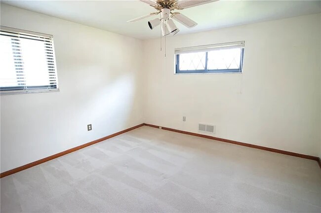 Building Photo - 2312 Perricrest Dr