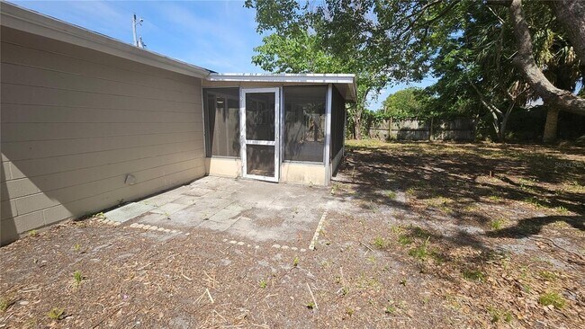 Building Photo - 6412 Pawling Ave