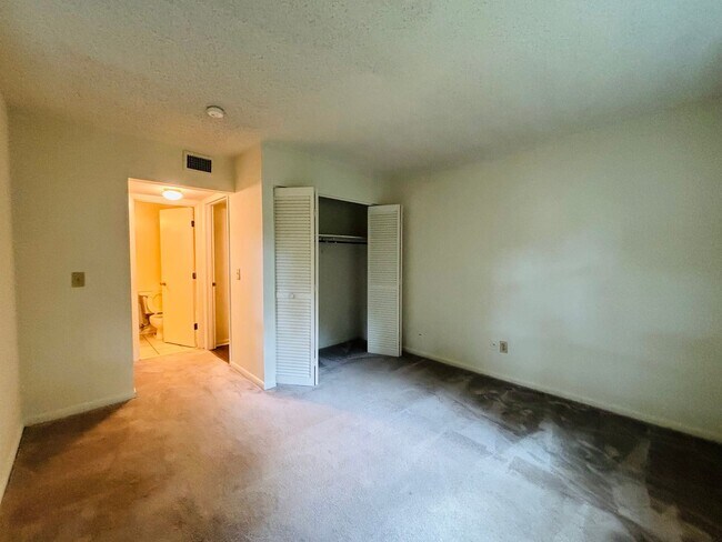 Building Photo - 1316 Henry Ln