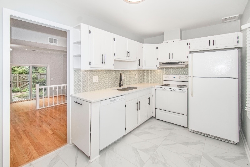 Building Photo - 118 Camelot Ct