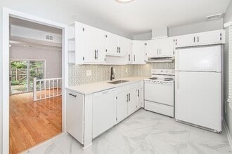Building Photo - 118 Camelot Ct