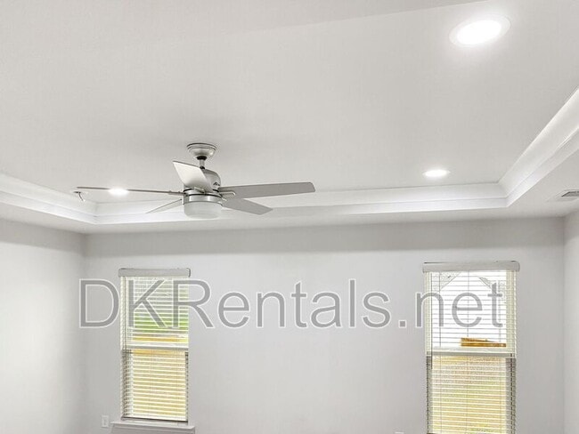 Building Photo - 2650 Quarterdeck Dr