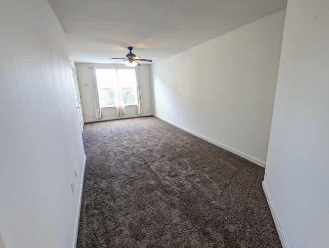 Building Photo - Modern 4 level townhouse available for imm...