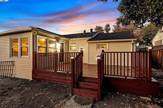 Building Photo - 2438 Upland Dr