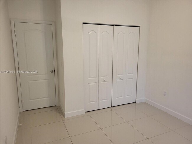 Building Photo - 1029 SW 11th Ave