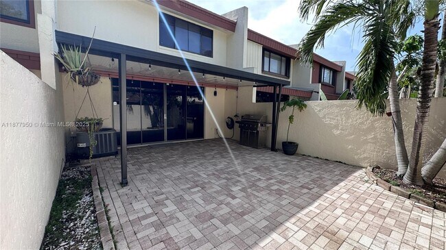 Building Photo - 7665 SW 106th Ave