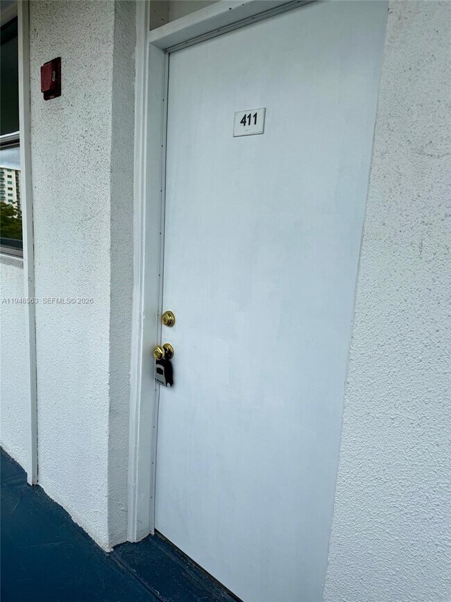 Building Photo - 1801 S Treasure Dr