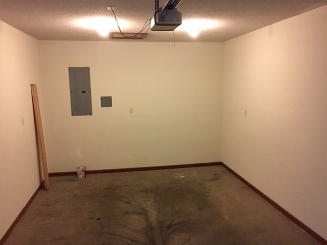 Building Photo - AVAILABLE NOW!! 3 BEDROOM DUPLEX!