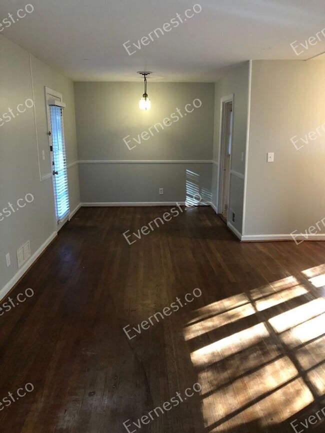 Building Photo - 1915 Fairway Cir NE