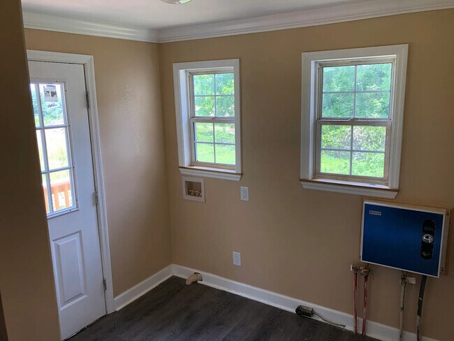 Building Photo - 123 N Norris Dr