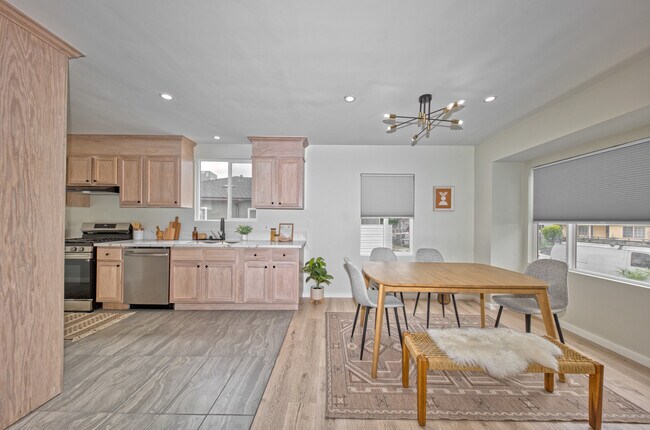 Building Photo - 11114 Ruthelen St