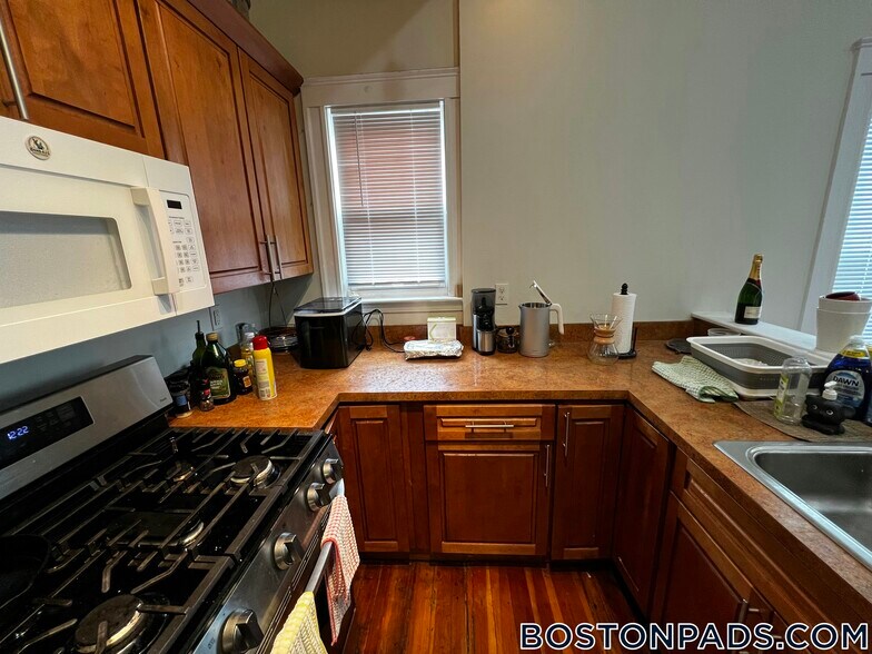 Building Photo - 358 Broadway