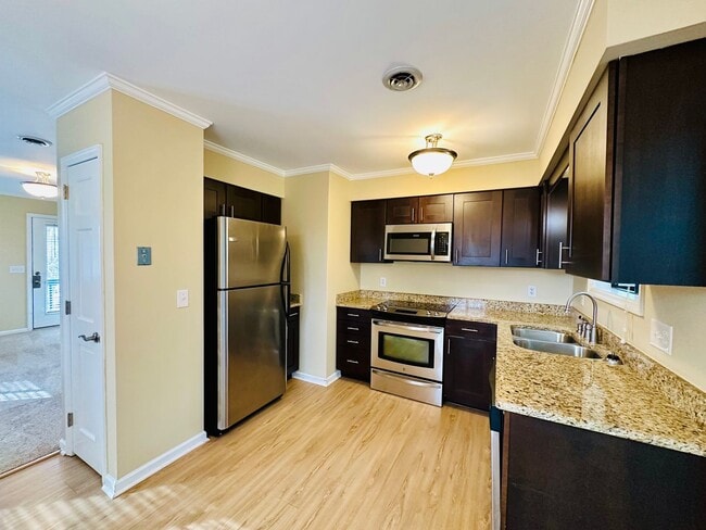 Building Photo - SOUTHPARK CONDOMINIUMS - 2 Bedroom/2 Bath ...