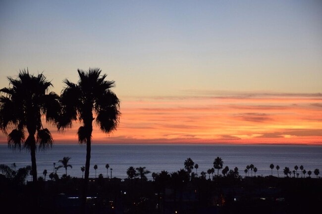 Building Photo - Prestigious Ocean View Retreat – Fully Rem...