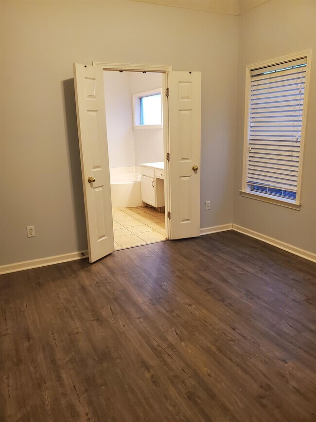 Building Photo - 8688 Eagle View Dr