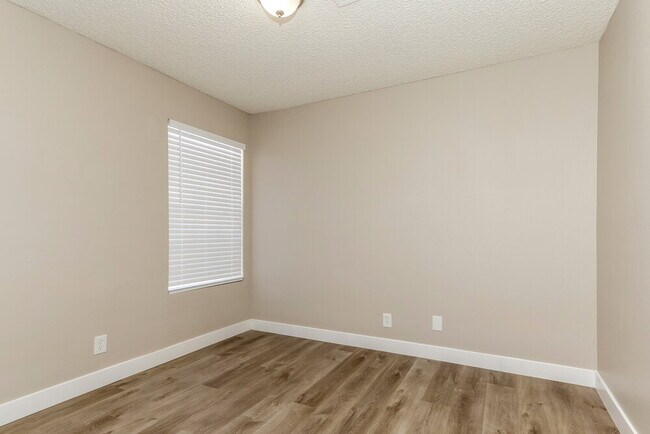 Building Photo - 229 Comanche Ct