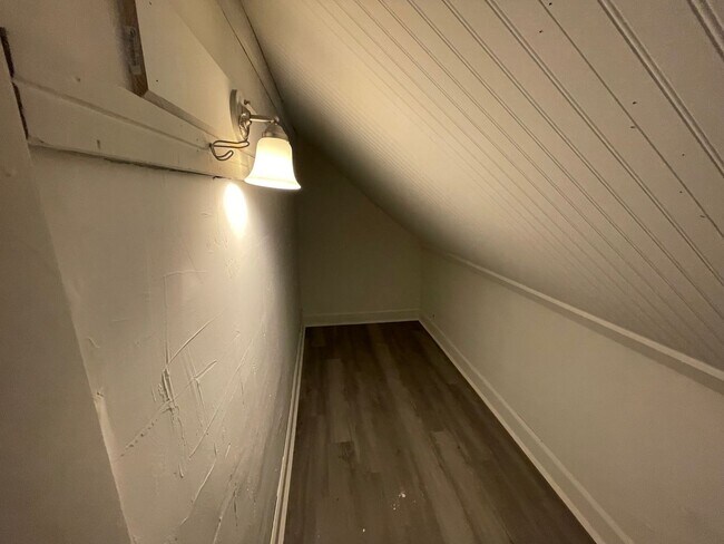Building Photo - Coming Soon! Section 8 Accepted! Renovatio...