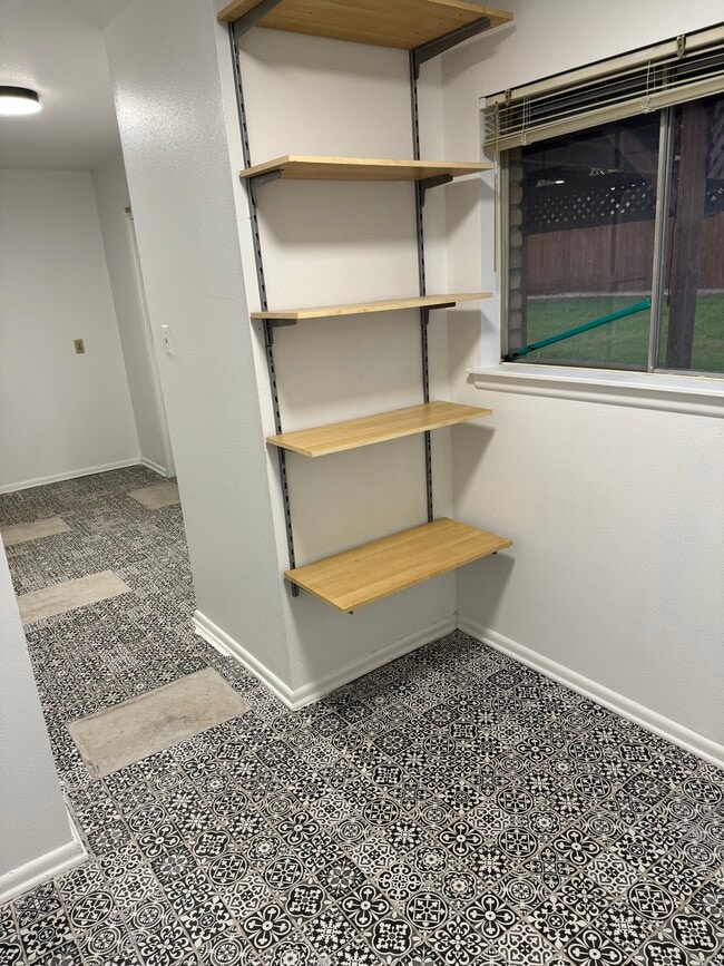 Building Photo - 200 Shalimar Dr
