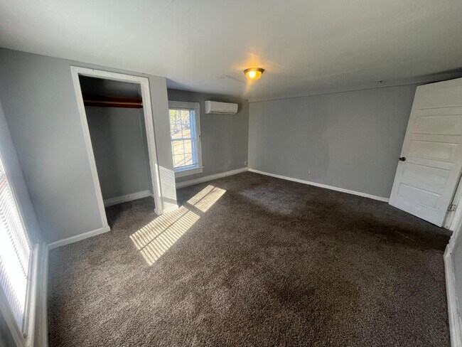 Building Photo - 800 Spring St