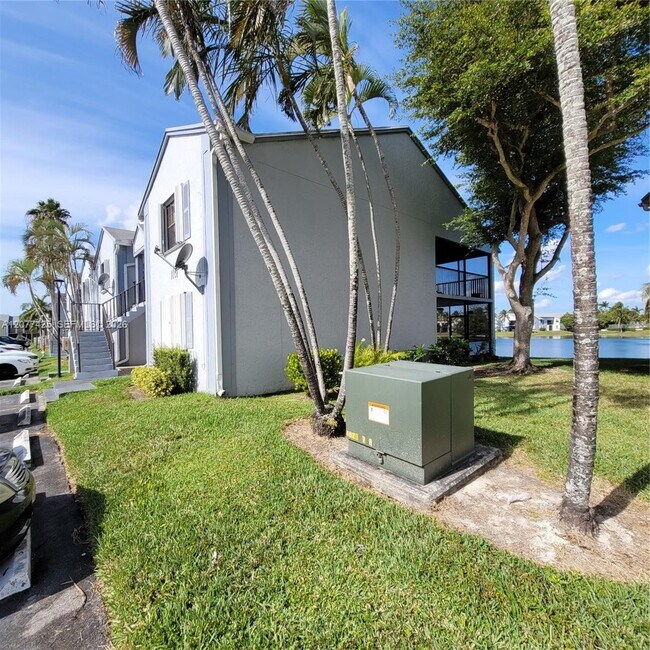 Building Photo - 1051 Jefferson Dr