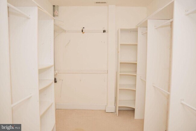 Building Photo - 6902 Tower of London Dr