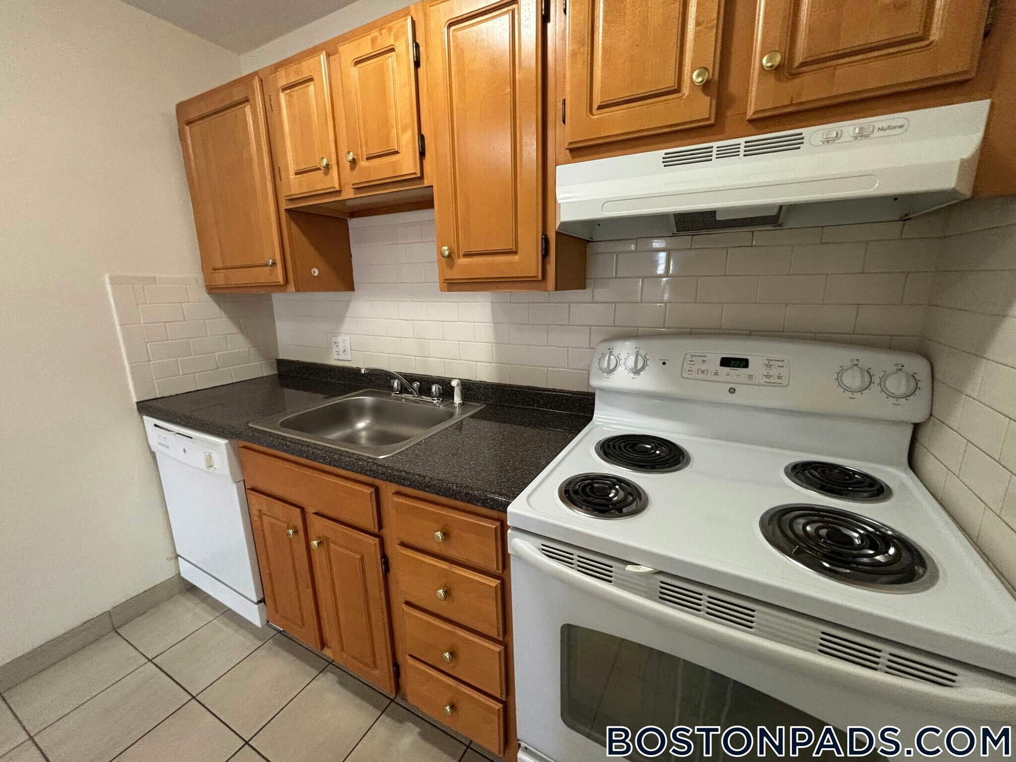 Building Photo - 75 Gardner St