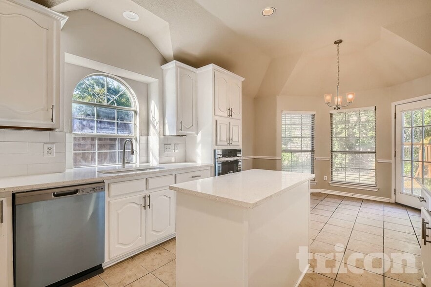 Building Photo - 1711 Newcastle Dr