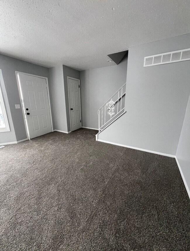 Building Photo - 5437/5439 N Linwood Ave