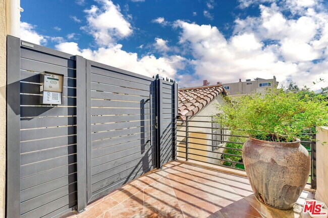 Building Photo - 918 S Wooster St