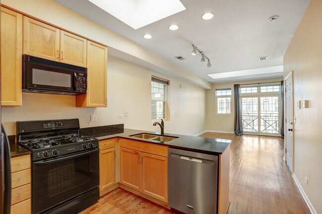 Building Photo - 2351 W Harrison St