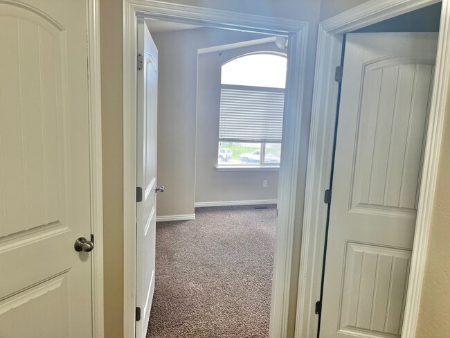 Building Photo - West Park Town House #55