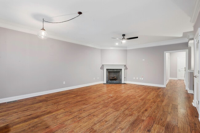 Building Photo - 1201 Dingle Rd