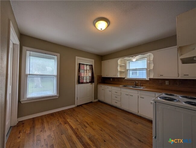 Building Photo - 1185 W Mill St