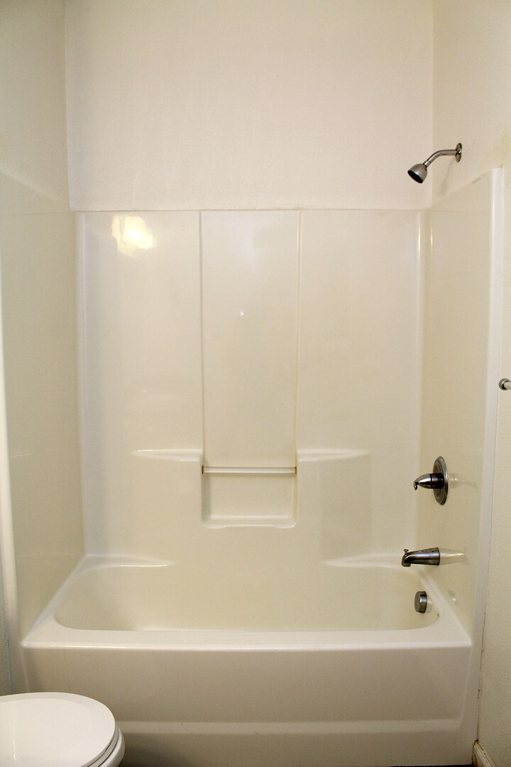 Building Photo - 1555 N Willis Blvd