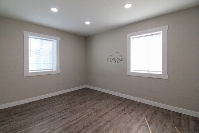 Building Photo - 308 N 12th Ave