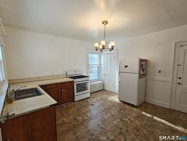 Building Photo - 98 Gilbert Ave