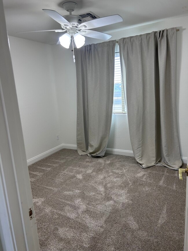 Building Photo - 21351 E Nightingale Rd