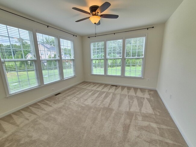Building Photo - 15 Sweet William Dr